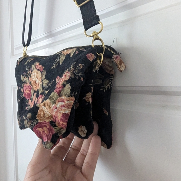 Floral Crossbody bag - Picture 3 of 6